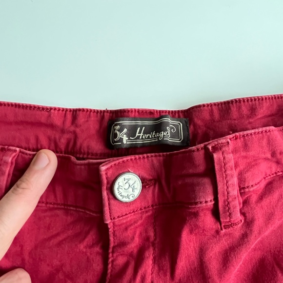 🔥 Stylish Red Size 32 Heritage Shorts for Sale! 🔥 - Picture 3 of 4